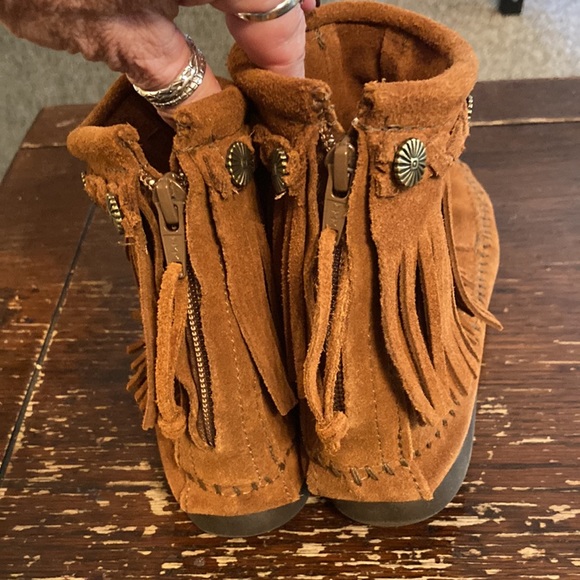 Minnetonka leather moccasin booties size 6 - Picture 3 of 9